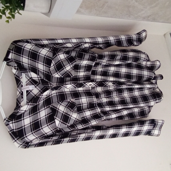 Warehouse Tops - NEW🌈 Back & White Checkered Top with Bronze Ladies